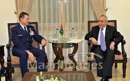 Fayyad discute de la feuille de route avec un général US ; Barak snobe la rencontre